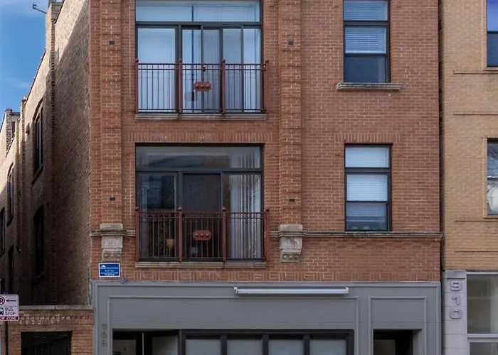 Apartment Flexhome Ukrainian Village 2br - Private Balcony & Walkable Location