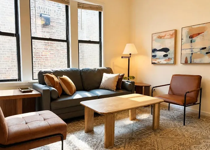 Apartment Flexhome Ukrainian Village 2br - Private Balcony & Walkable Location Chicago