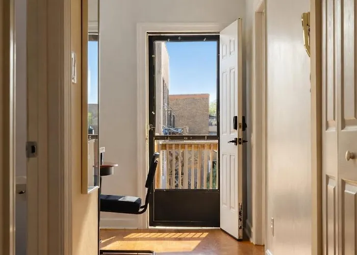 Flexhome Ukrainian Village 2br - Private Balcony & Walkable Location Apartment Chicago