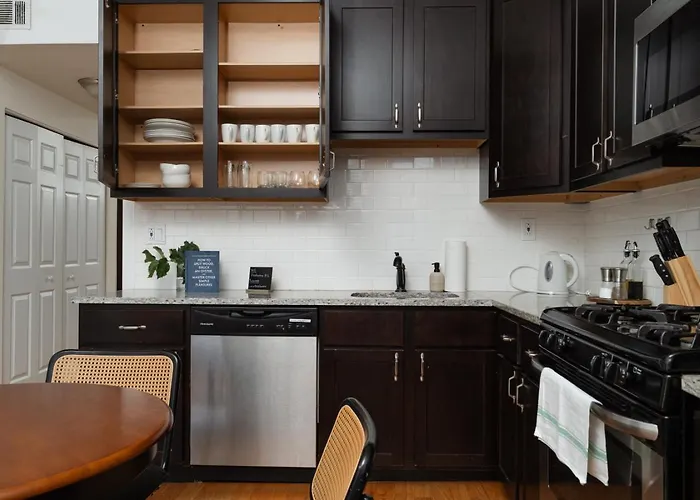 Flexhome Ukrainian Village 2br - Private Balcony & Walkable Location Chicago