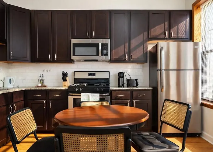 Flexhome Ukrainian Village 2br - Private Balcony & Walkable Location Apartment Chicago