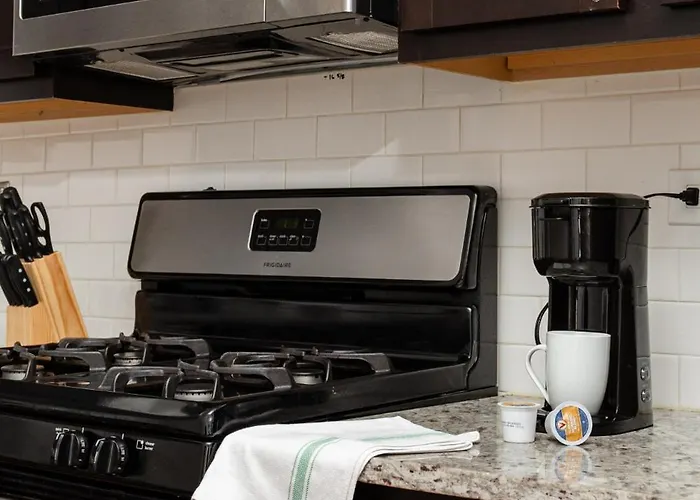 Flexhome Ukrainian Village 2br - Private Balcony & Walkable Location Chicago