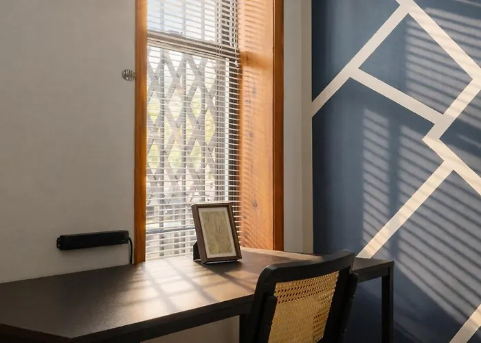 Flexhome Ukrainian Village 2br - Private Balcony & Walkable Location Apartment